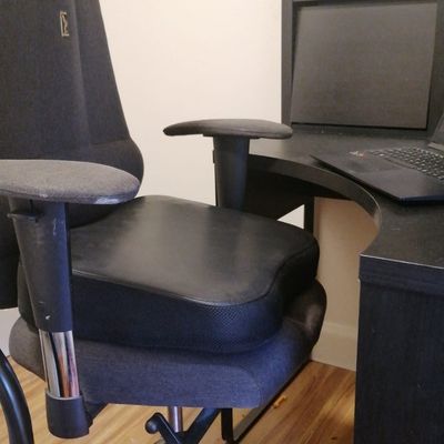 https://axialchairs.com/wp-content/uploads/2023/03/Axial-Ergonomic-Office-Chair.jpg